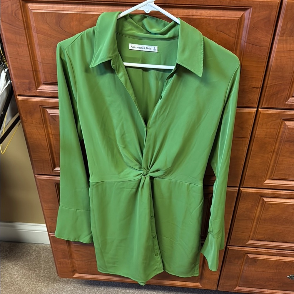 Abercrombie & Fitch Green Tie Front Notched Collar Blouse